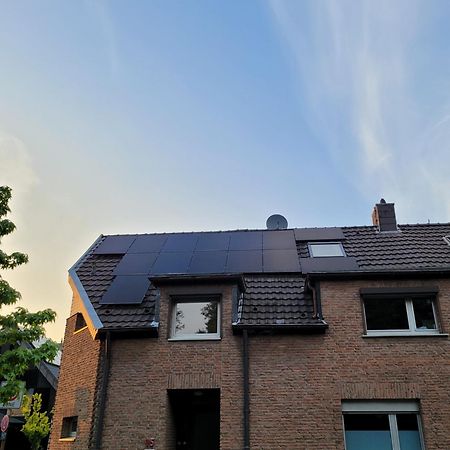 Messezimmer Am Thewissenweg Düsseldorf Buitenkant foto