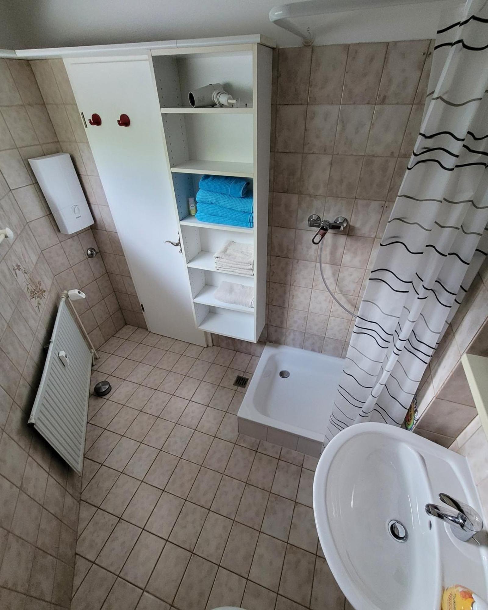 Messezimmer Am Thewissenweg Düsseldorf Buitenkant foto