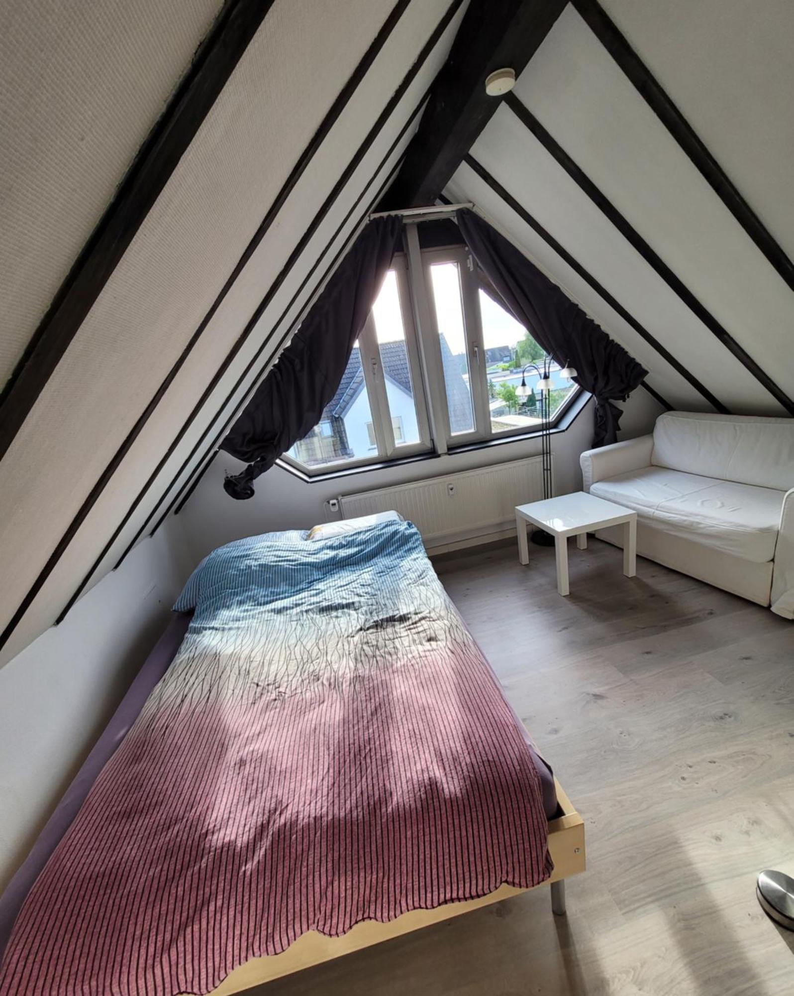 Messezimmer Am Thewissenweg Düsseldorf Buitenkant foto
